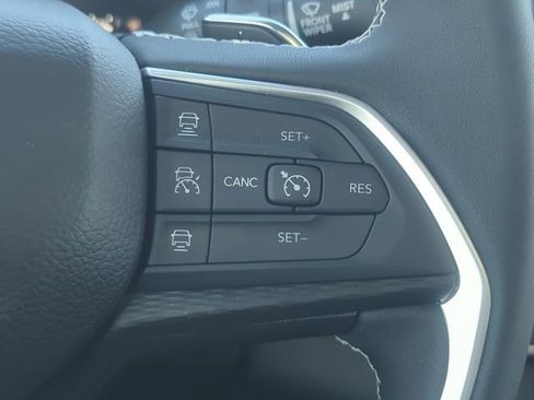 Used 2024 Jeep Grand Cherokee Laredo X image 14