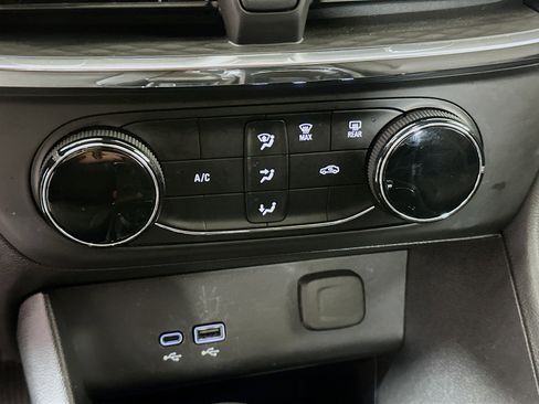 Used 2025 Buick Encore GX Preferred FWD image 24