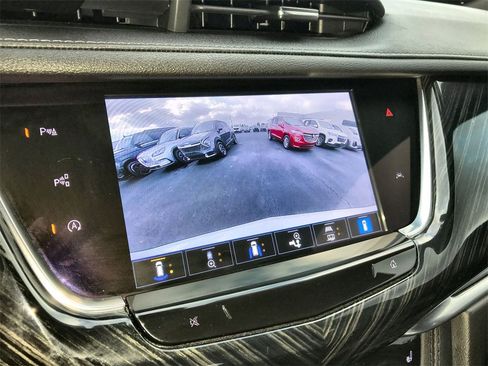 Used 2023 Cadillac XT6 Premium Luxury image 17