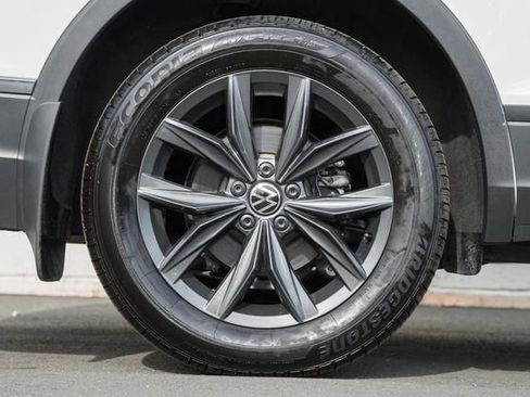 Used 2024 Volkswagen Tiguan SE image 17