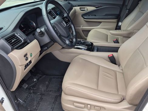 Used 2019 Honda Pilot Touring image 17