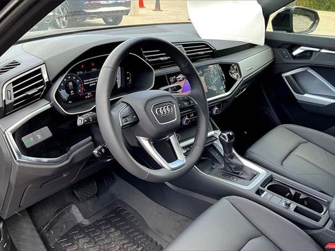 New 2025 Audi Q3 2.0T Premium image 14