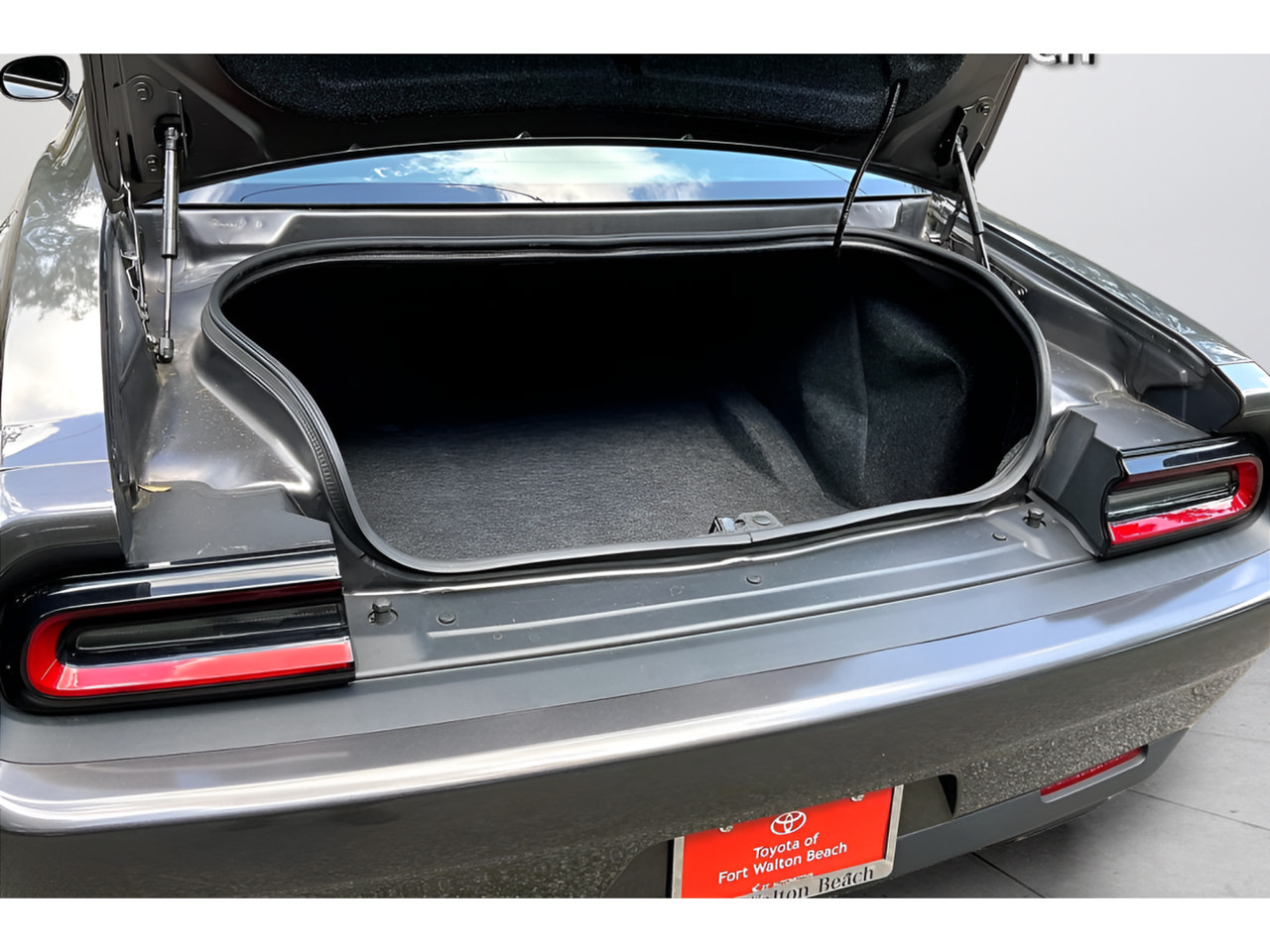Used 2023 Dodge Challenger SXT RWD image 26