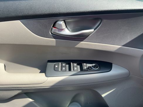 Used 2020 Kia Forte LXS FWD image 18