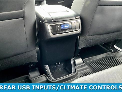 Used 2018 Toyota Highlander LE FWD image 10