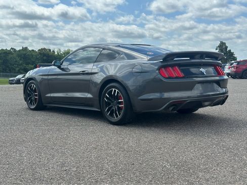 Used 2017 Ford Mustang Coupe RWD image 31