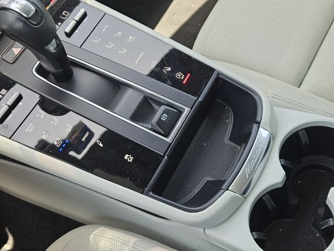 Certified 2023 Porsche Macan S AWD/4WD image 20
