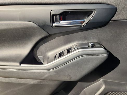 Used 2023 Toyota Highlander XSE image 27