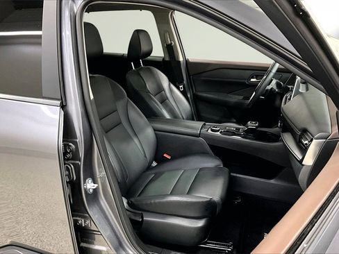 Used 2023 Nissan Rogue SV w/ SV Premium Package image 28