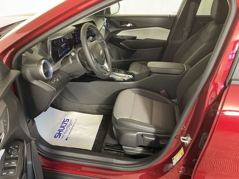 Used 2025 Chevrolet Trax LT w/ Driver Confidence Package FWD image 14