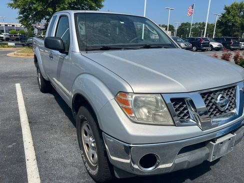 Used 2010 Nissan Frontier SE w/ Power Pkg RWD image 2