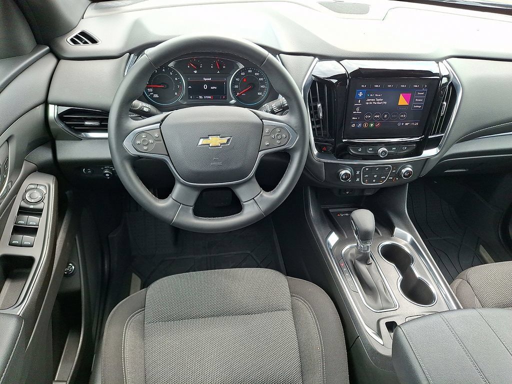 Used 2023 Chevrolet Traverse LT w/ LPO, Floor Liner Package AWD/4WD image 2