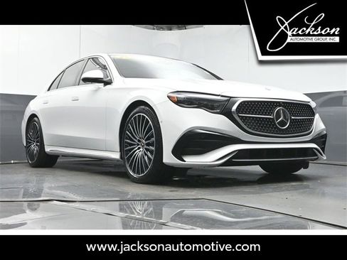 Used 2025 Mercedes-Benz E 350 Sedan image 34