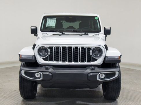 Used 2025 Jeep Wrangler Sahara 4xe image 9