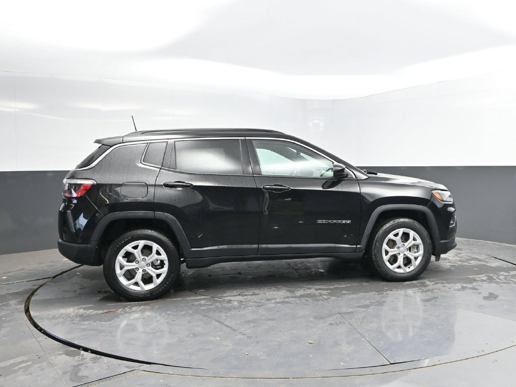 Used 2024 Jeep Compass Latitude AWD/4WD image 8