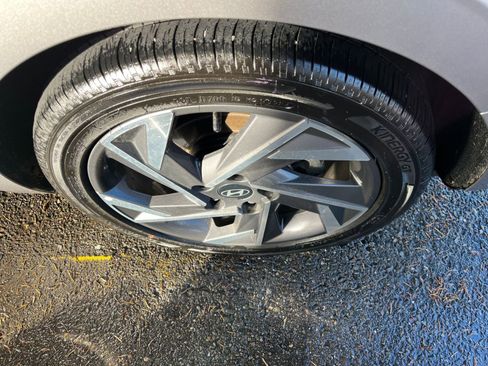 Used 2025 Hyundai Elantra SEL image 30