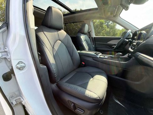 Used 2025 Toyota Grand Highlander AWD image 19