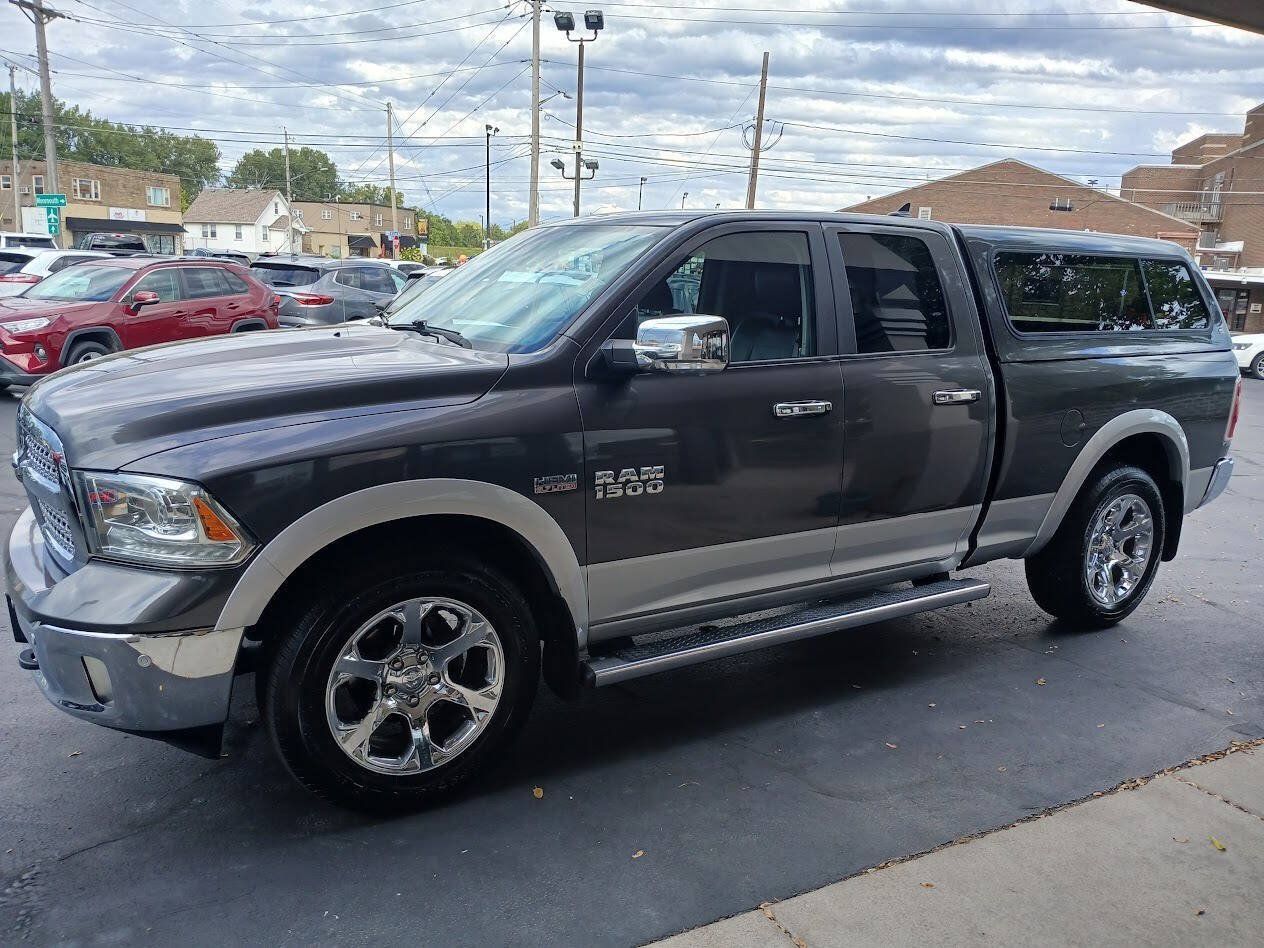 Used 2017 RAM 1500 Laramie w/ Convenience Group AWD/4WD image 3