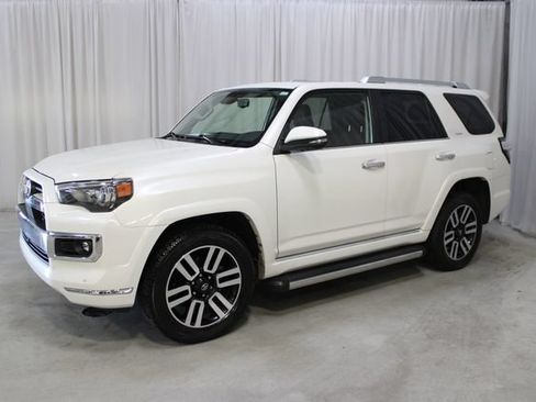 Used 2022 Toyota 4Runner Limited AWD/4WD image 31