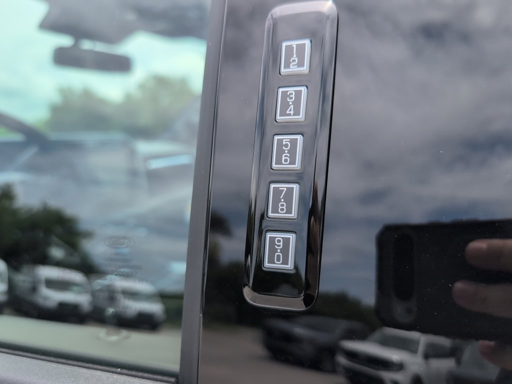 New 2026 Ford F250 Platinum w/ FX4 Off-Road Package AWD/4WD image 8