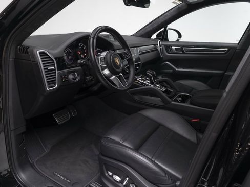 Used 2021 Porsche Cayenne GTS image 12