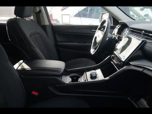 Used 2024 Jeep Grand Cherokee Laredo X w/ Trailer Tow Package image 17