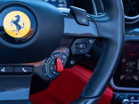 Certified 2022 Ferrari Portofino M image 38