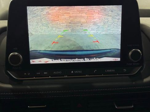 Certified 2025 Nissan Rogue SV image 33