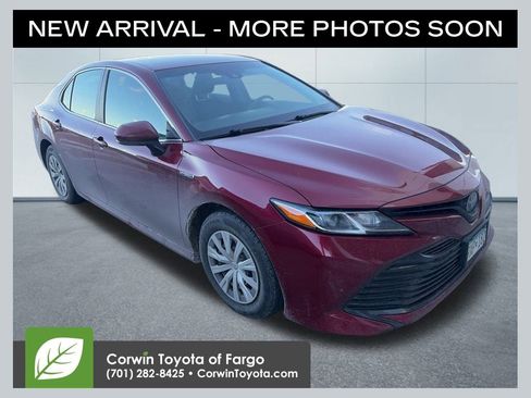 Used 2018 Toyota Camry LE image 1