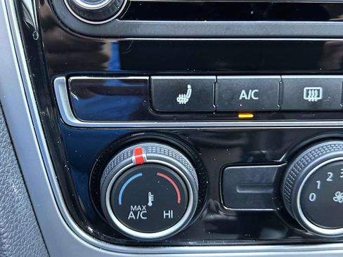 Used 2019 Volkswagen Passat 2.0T Wolfsburg w/ Wheels & Sunroof Package FWD image 18