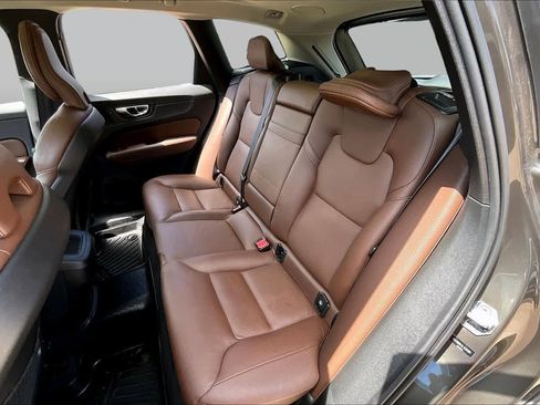 Used 2020 Volvo XC60 T5 Momentum AWD/4WD image 19