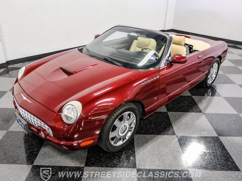 Used 2004 Ford Thunderbird image 40