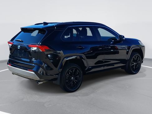 Used 2024 Toyota RAV4 SE w/ Weather Package image 5