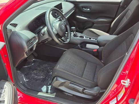 Used 2025 Honda HR-V Sport image 12