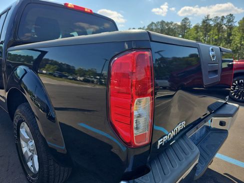 Used 2010 Nissan Frontier SE RWD image 32