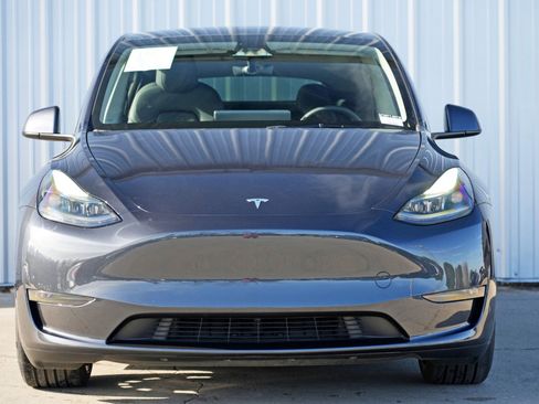 Used 2024 Tesla Model Y Performance image 7