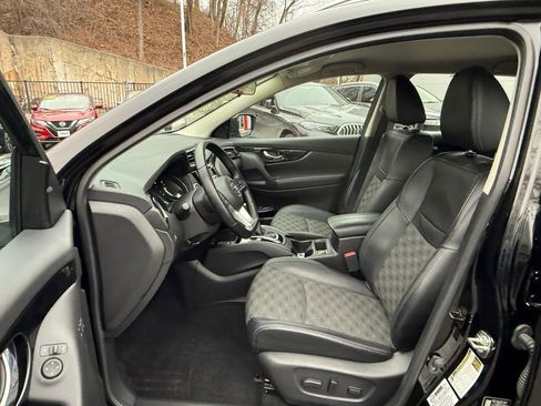 Used 2022 Nissan Rogue Sport SV w/ Technology Package image 16