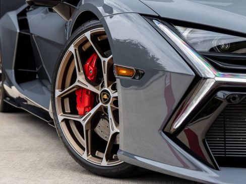 Used 2024 Lamborghini Revuelto image 21