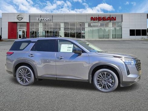 New 2026 Nissan Pathfinder SL w/ SL Premium Package (P04) FWD image 3