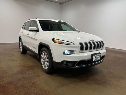 Used 2017 Jeep Cherokee Limited AWD/4WD image 29