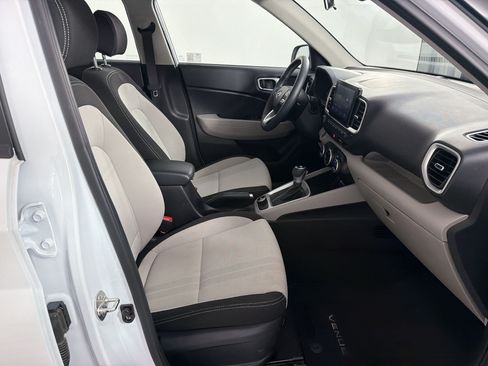 Used 2024 Hyundai Venue SEL FWD image 24