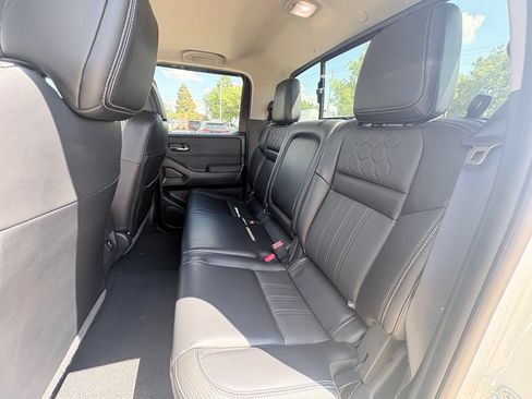 Used 2024 Nissan Frontier SL w/ Technology Package RWD image 7