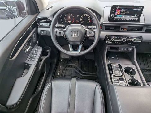 Used 2025 Honda Pilot EX-L image 16