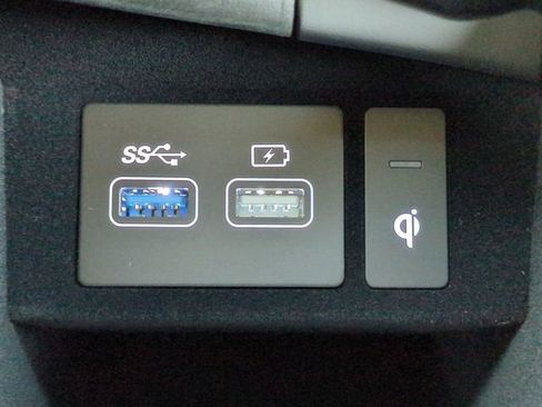 Certified 2025 Genesis GV70 2.5T w/ Sport Prestige Package AWD/4WD image 19