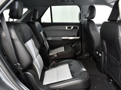 Used 2022 Ford Explorer XLT w/ Equipment Group 202A image 19