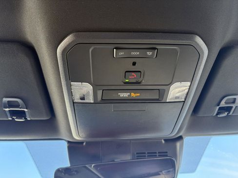 Used 2025 Toyota Tacoma TRD Off-Road image 18