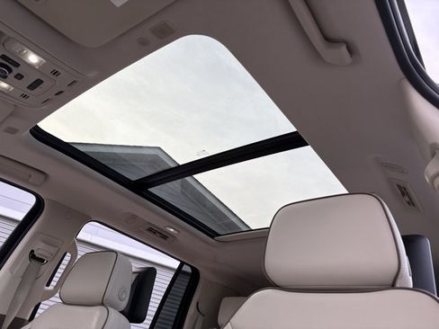 Used 2021 GMC Yukon XL Denali w/ Denali Premium Package image 16