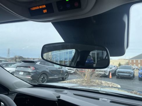 Used 2025 Chevrolet Trax LT w/ Driver Confidence Package image 27