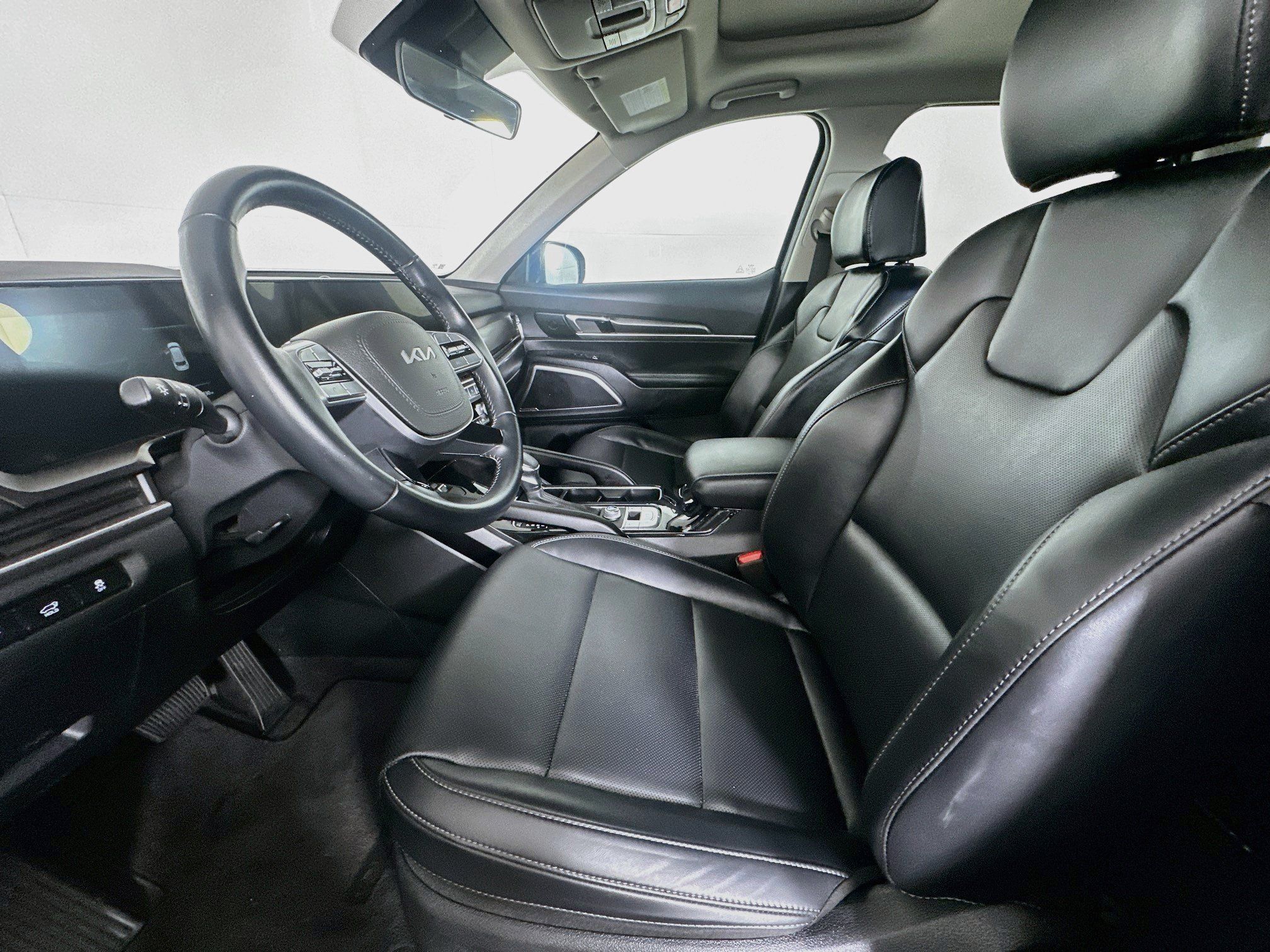 Used 2025 Kia Telluride S FWD image 13