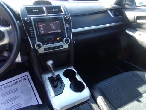 Used 2014 Toyota Camry SE w/ Fleet Convenience Package image 22